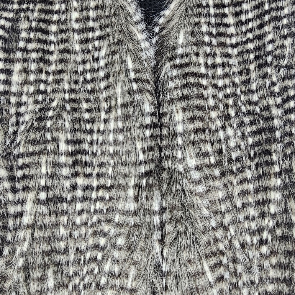 Mud Pie Chic Black White And Gray Faux Fur Vest with Belt Size Large - Picture 2 of 10